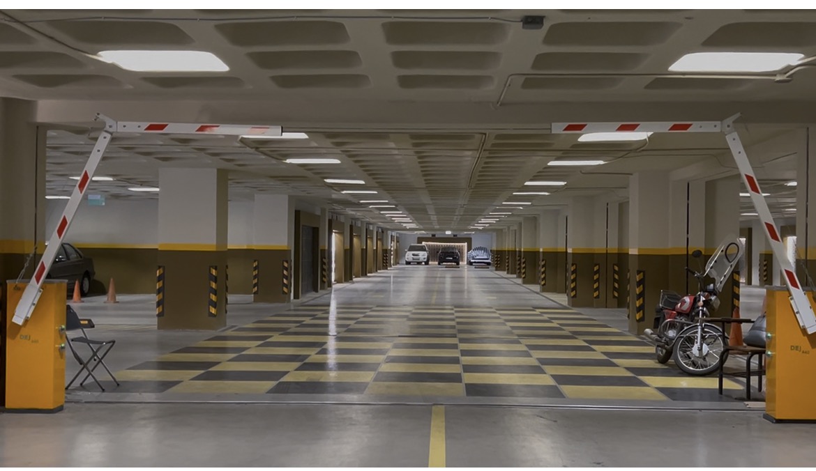 نصب راهبند در بنیاد مستضعفان